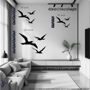 Puede incluir: Vinilos decorativos de pared con forma de aves negras dispuestos en tres grupos sobre una pared blanca. Los conjuntos est&aacute;n etiquetados con tama&ntilde;os de 30, 20 y 50 pulgadas. La altura de la pared es de 154 cm y el ancho de 137 cm, con una referencia de 16 cm.