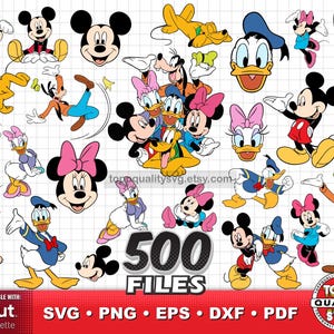 Könnte beinhalten: Eine digitale Sammlung von 500 Dateien mit verschiedenen Zeichentrickfiguren wie Mickey Maus, Minnie Maus, Donald Duck, Daisy Duck, Pluto und Goofy in verschiedenen Posen. Die Grafik enthält den Text 500 FILES und topqualitysvg.etsy.com.