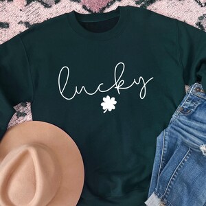 Lucky Crewneck, Minimalist Shamrock Sweatshirt, Cute Clover Shirt, Women St Patrick&#39;s Day Outfit, St Patrick&#39;s Day Sweater, St Pattys Day