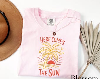 Here Comes The Sun T-Shirt, Sunshine Beach Tee, Palm Tree Summer Shirt, Tropical Vacation Top, Cute Coastal Graphic T-Shirt