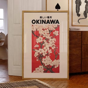 Serene Okinawa Sakura: Minimalistischer japanischer Kirschblüten Wand Kunst Poster - Roter asiatischer Blumendruck