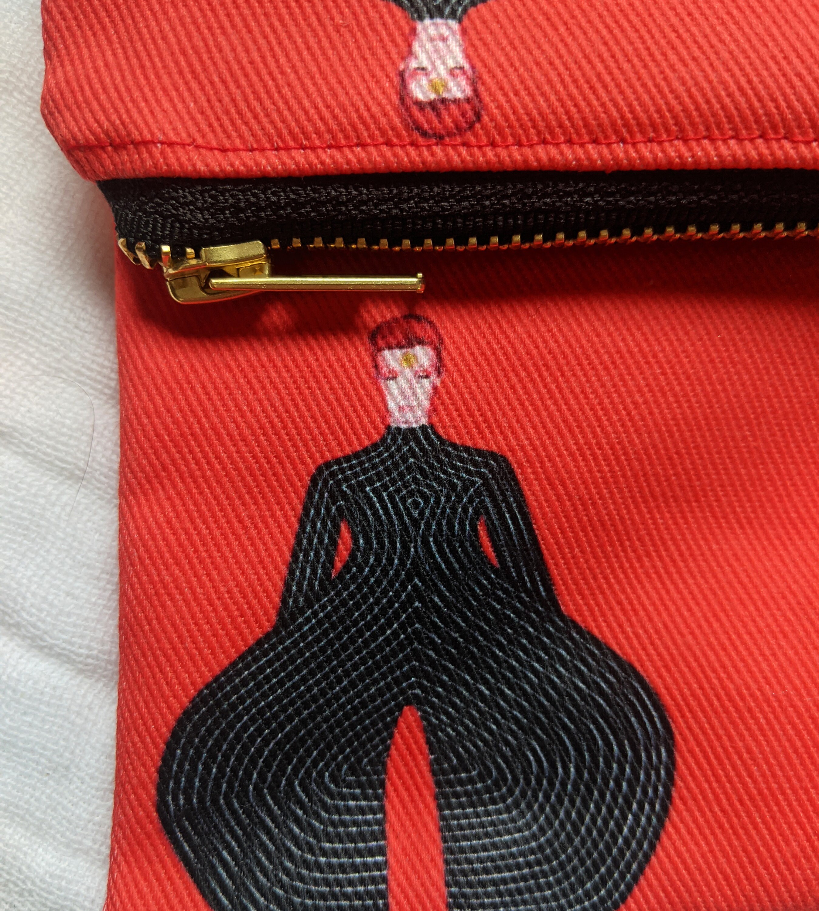 ⭐️David Bowie クラッチバッグ SBMathieuのDavid Bowie Tribute Folded Clutch Printed Red