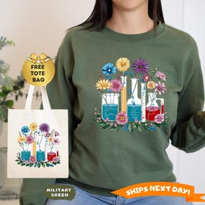 Woman In Science Sweatshirt, Science Hoodie, Scientist Sweatshirt, Girl Scientist Shirt, Trendy Shirt, Preppy Aesthetic Shirt,Scientist Gift