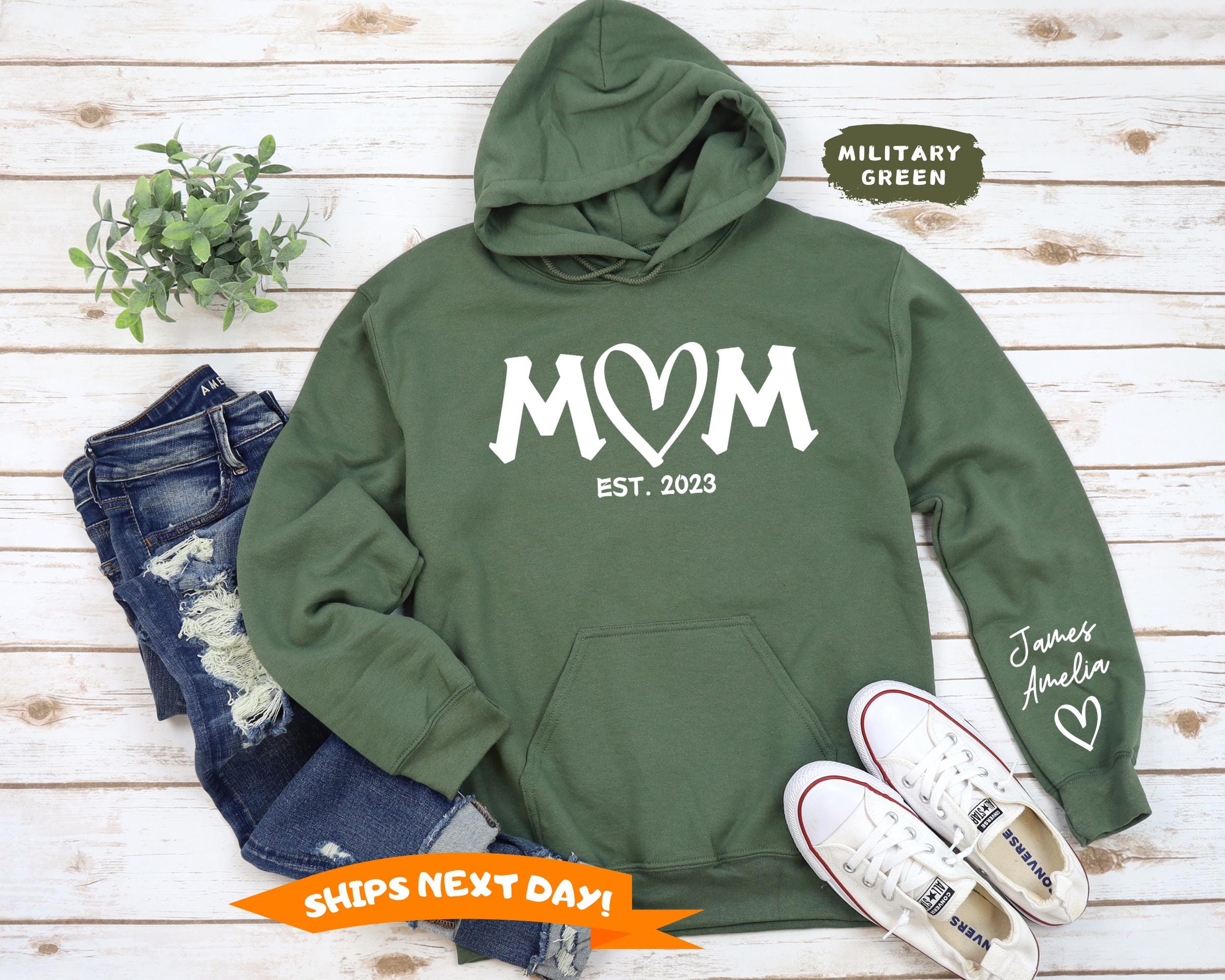 Close-up of a Tiger Feeding in the Wild · Free Stock Photo, image size:2500x2000