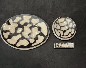 Textured Sushi Set – Matching Soy Sauce Dish, Chopstick Rest & Plate