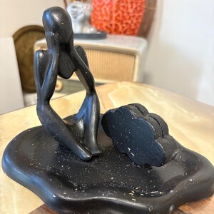 Dekoratives handgefertigtes Tablett mit Denker-Statue und Wolken-Kartenhalter