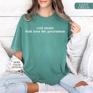 Chemise Comfort Colors® Les mamans cool ne font pas confiance au gouvernement, Chemise maman cool, Chemise anti-gouvernementale, Chemise maman patriotique, Cadeau maman rigolote image 9