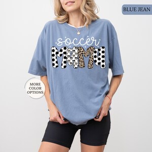 Comfort Colors Retro Soccer Mama Shirt, Leopard Soccer Mom Shirt, Game Day Soccer Shirt, Soccer Season Shirt, Soccer Lover Gifts, Soccer Tee immagine 13