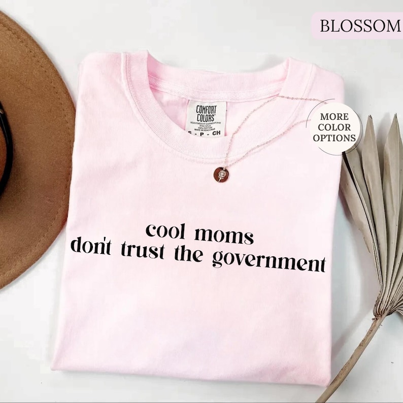 Chemise Comfort Colors® Les mamans cool ne font pas confiance au gouvernement, Chemise maman cool, Chemise anti-gouvernementale, Chemise maman patriotique, Cadeau maman rigolote image 5