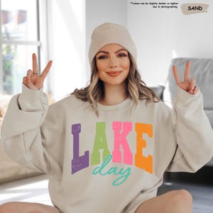 Lake Day Sweatshirt, Summer Lake Sweater, Lake Life Hoodie, Lake Lover Gift, Boating Sweater, Lake Season Sweatshirt, Family Lake Trip Gifts afbeelding 5