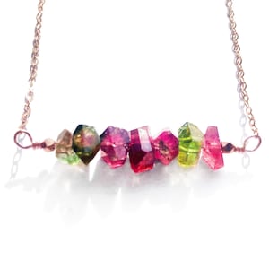Watermeloen-toermalijnsieraden Ruwe toermalijnketting Oktober geboortesteenketting Weegschaalketting Roze toermalijnkristalketting