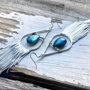 Silver fringe earrings Raw labradorite hoop earrings Long tassel earrings Silver teardrop hoop earrings Long silver chain earrings