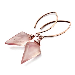 Rose gold rose quartz earrings Pink quartz earrings Raw rose quartz jewelry Pink crystal earrings Pink stone earrings Quartz crystal earring
