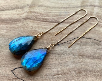 Ruwe labradorite oorbellen Edelsteen threader oorbellen Gouden labradorite oorbellen Grote labradorite oorbellen Blauwe labradorite sieraden