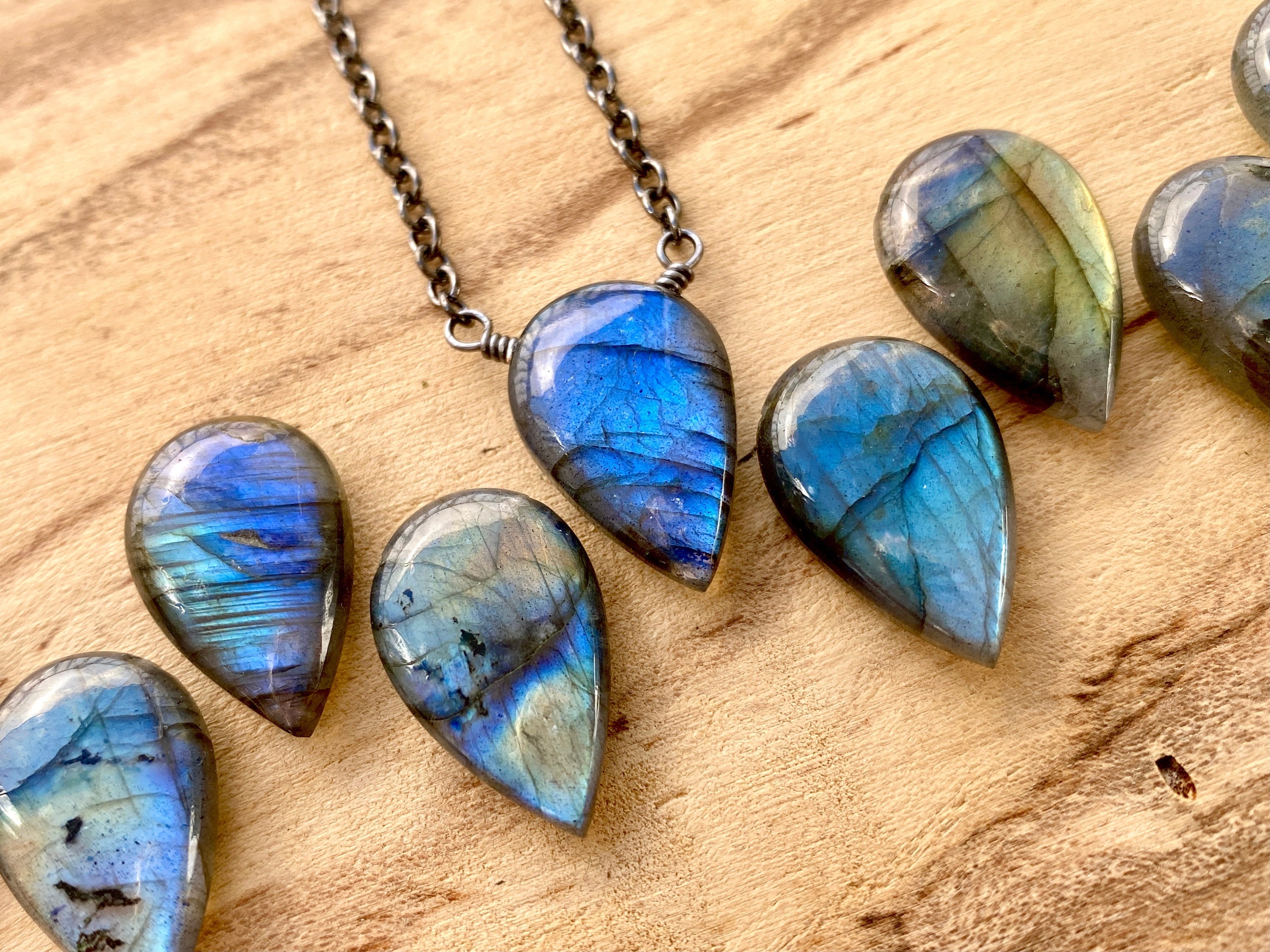 Natural Labradorite Water Drop Labradorite Pendant For Men And Women  Irregular Glitter Healing Crystals Jewelry Accessory From Ivessarah, $6.59  | DHgate.Com