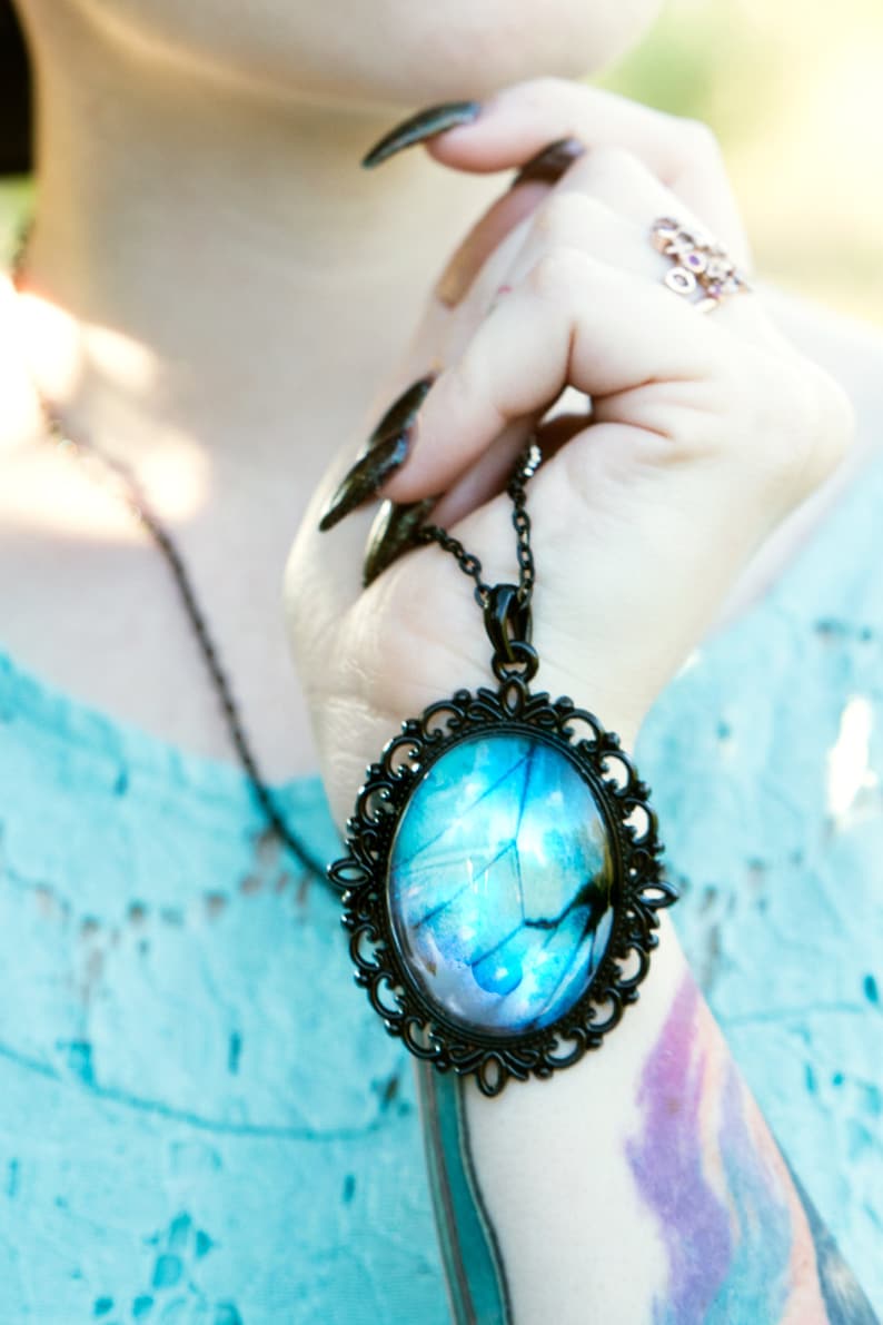 Äkta blå Morpho fjärilssmycken Gotiskt halsband Pastellgoth Estetisk Vaporwave Mjuk grunge Långt svart halsband Gotiska smycken bild 2