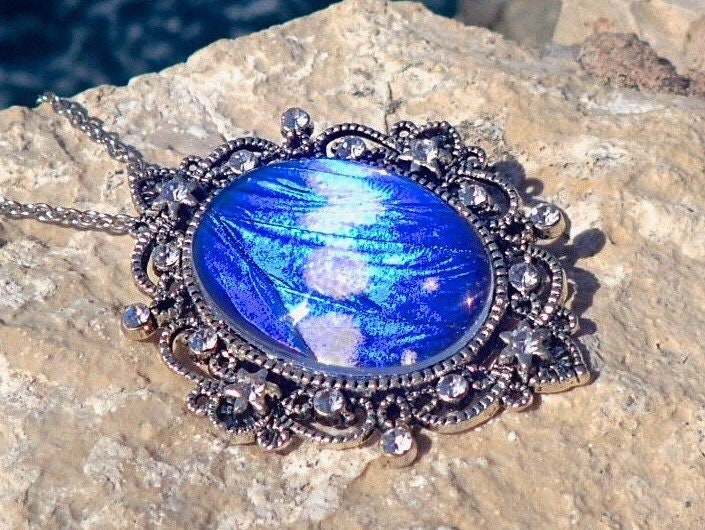 Blue cheap glowing necklace