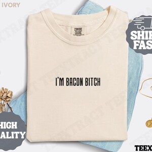 Camiseta "Soy una perra con tocino", divertida camiseta de cerdo con dibujos animados, camiseta de foodie atrevida, camiseta vintage con tocino, linda y divertida camiseta gráfica de brunch.