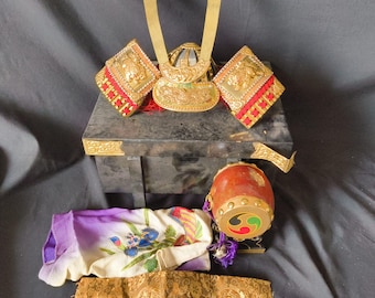 鉄製の兜と枕付きの侍ヘルメット 日本の南部鉄器工芸品 装飾置物 #7058