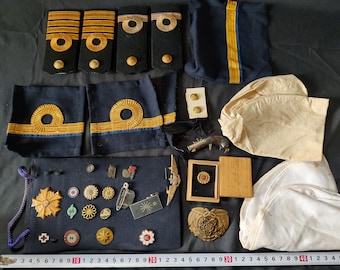 WW2 Japanese Military Soldier&#39;s Medal and Epaulets Boxed and Badge set-g1220-2