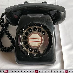Vintage japansk Showa-eran svart telefon med vridratt, 50-talstelefon, bordstelefon, retro heminredning, ej testad-e1008-