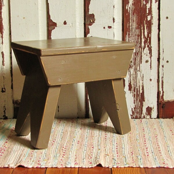 Handcrafted Farmhouse Primitive Style Brown Step Stool Bench