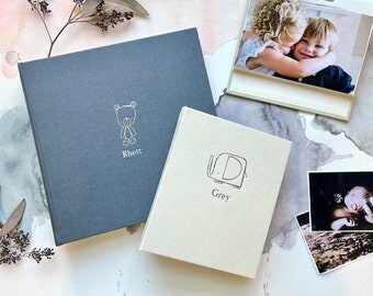 Gepersonaliseerd babyboekfotoalbum - perfect babyboek met naam voor een jongen of meisje - kies de kleur van je omslag - door ClaireMagnolia