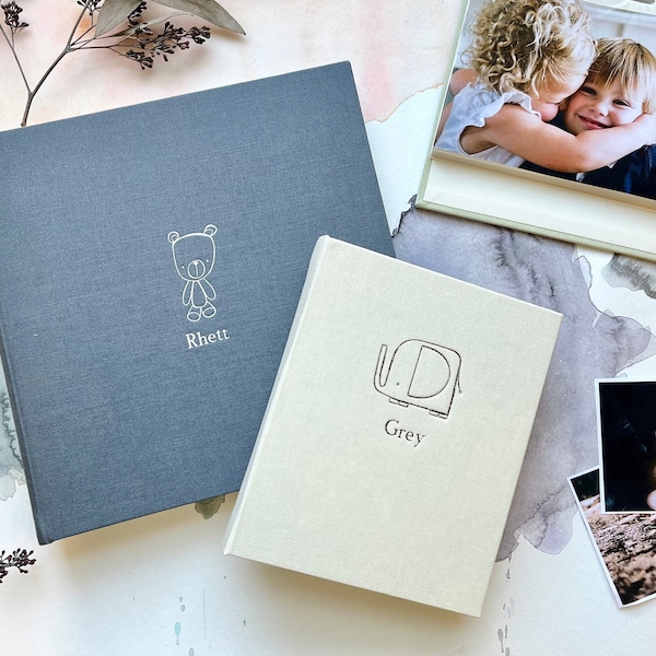 Gepersonaliseerd babyboekfotoalbum - perfect babyboek met naam voor een jongen of meisje - kies de kleur van je omslag - door ClaireMagnolia