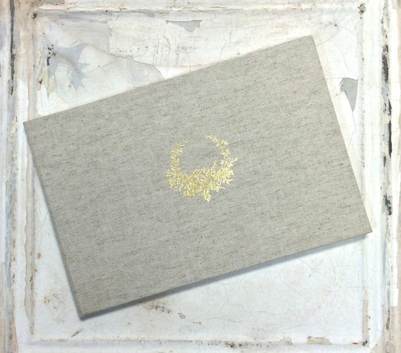 Livre d'or en lin naturel avec couronne vintage dorée Livre d'or en lin  personnalisé -  France