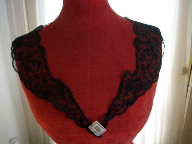 1920s antique fine lace collar of embroidery on net in black image 2