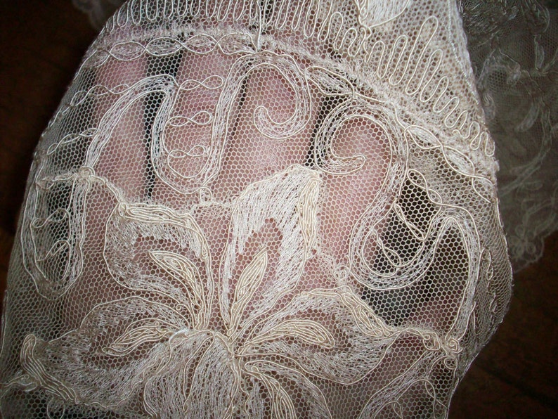 1 Capelet of Breathtaking embroidered net lace in ivory with tan undertones daffodils image 3
