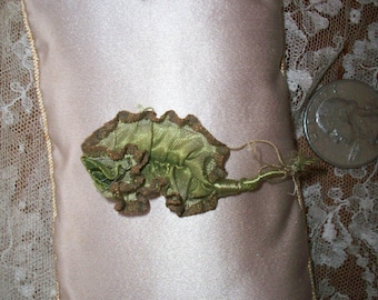 1 ribbon work ruffled silk and metal leaf