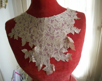 1920s antique fine lace collar of embroidery on net