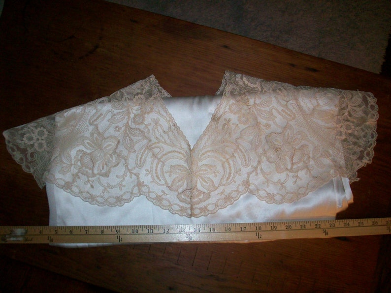 1 Capelet of Breathtaking embroidered net lace in ivory with tan undertones daffodils image 4