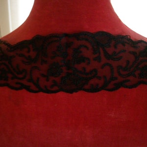 1920s antique fine lace collar of embroidery on net in black image 3