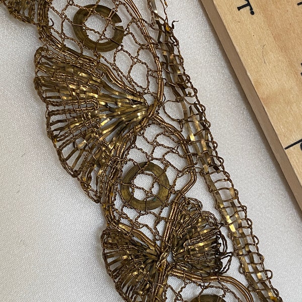 Dernières longueurs : garniture en métal bronze doré du 18e siècle 1 3/4"