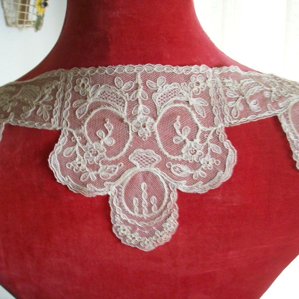 1920s antique fine lace collar of embroidery on net