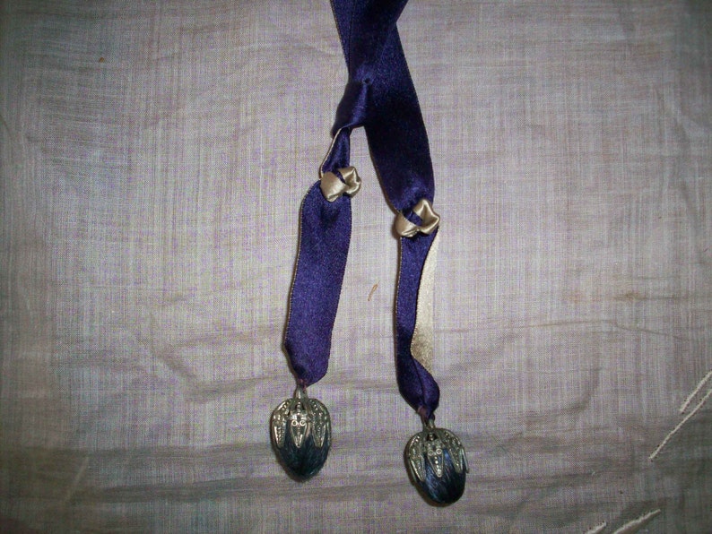 Pincushions Beautiful necklace-like antique pincushion made of oyster and purple reversible silk satin emery image 2