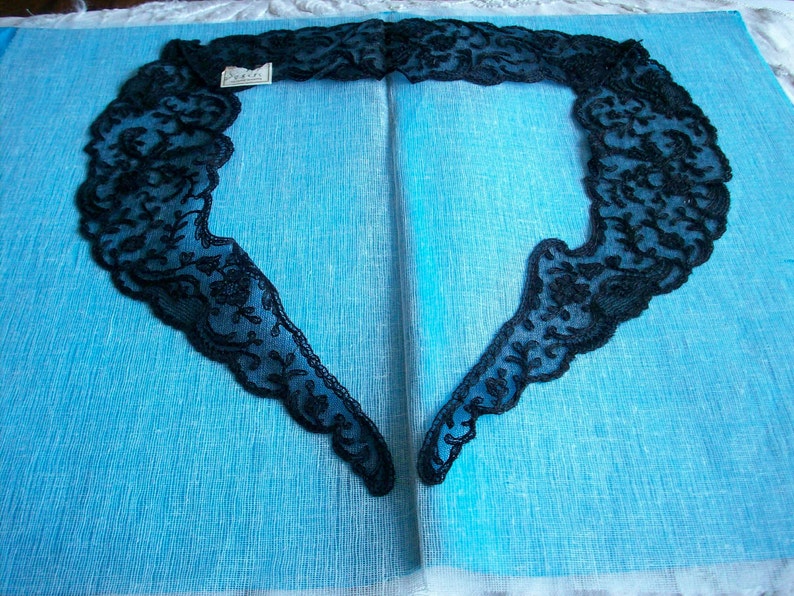 1920s antique fine lace collar of embroidery on net in black image 1