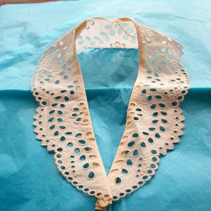 1 Antique feminine eyelet collar