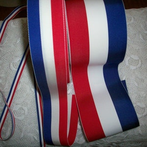 2 meter. Vintage rood/wit/blauw gestreept hoedenlint