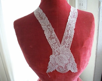 1920s antique fine lace collar of embroidery on net