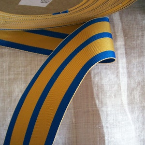 2 yds.of vintage millinery lint in een kobalt en gouden streep