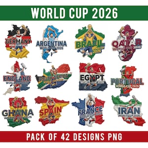 Könnte beinhalten: Eine Sammlung von 12 Fußball-Designs für die Weltmeisterschaft 2026, die Länderflaggen und Spieler zeigt. Jedes Design ist in der Form einer Länderkarte angeordnet. Der Text enthält "World Cup 2026" und Ländernamen. Der untere Text lautet "PACK OF 42 DESIGNS PNG".