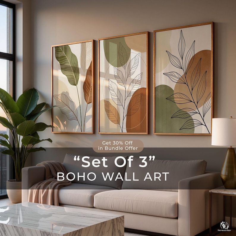 Puede incluir: Juego de 3 l&aacute;minas de arte mural boho enmarcadas. Cada l&aacute;mina presenta ilustraciones bot&aacute;nicas en tonos verdes, marrones y beige, con marcos dorados. El texto "Set Of 3" y "BOHO WALL ART" es visible.