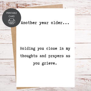 Carte d'anniversaire drôle sur le fait de vieillir | Un an de plus que vous... Je vous garde dans mes pensées et mes prières alors que vous êtes en deuil | Carte sarcastique