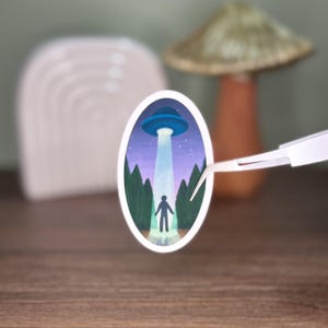 autocollant d'enlèvement extraterrestre | OVNI dessiné à la main en vinyle imperméable mat, esthétique paranormale amusante, noyau spatial pour bouteilles d'eau, ordinateurs portables, journaux