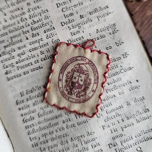 Antieke Franse reliekschrijn van de heilige Theresia van Lisieux van Lisieux Carmel