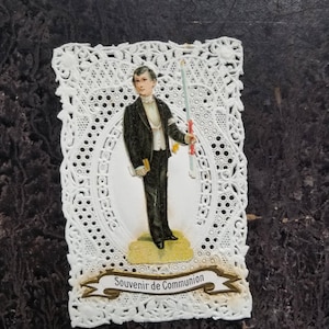 Franse antieke souvenirkaart eerste communie met kantgesneden papier