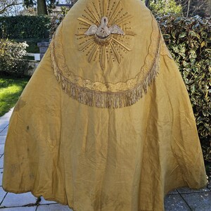 Antique Gold Lamé Liturgical Cope – Catholic Vestment with Pelican appliqué, Ecclesiastical Antique image 19